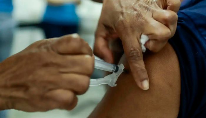  Governo lança campanha para vacinar crianças e jovens até 15 anos 